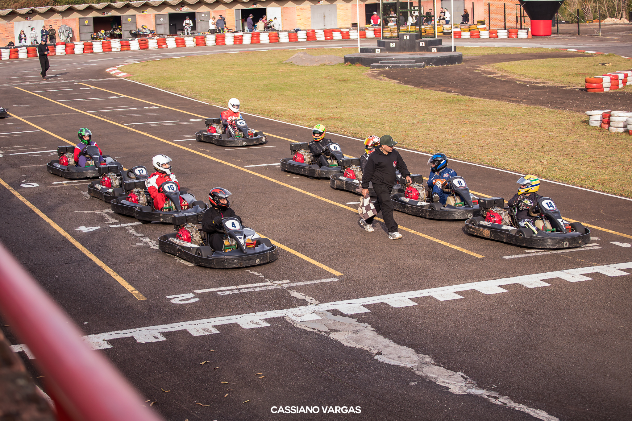 Divirta-se com os amigos no Kart Clube Passo Fundo!